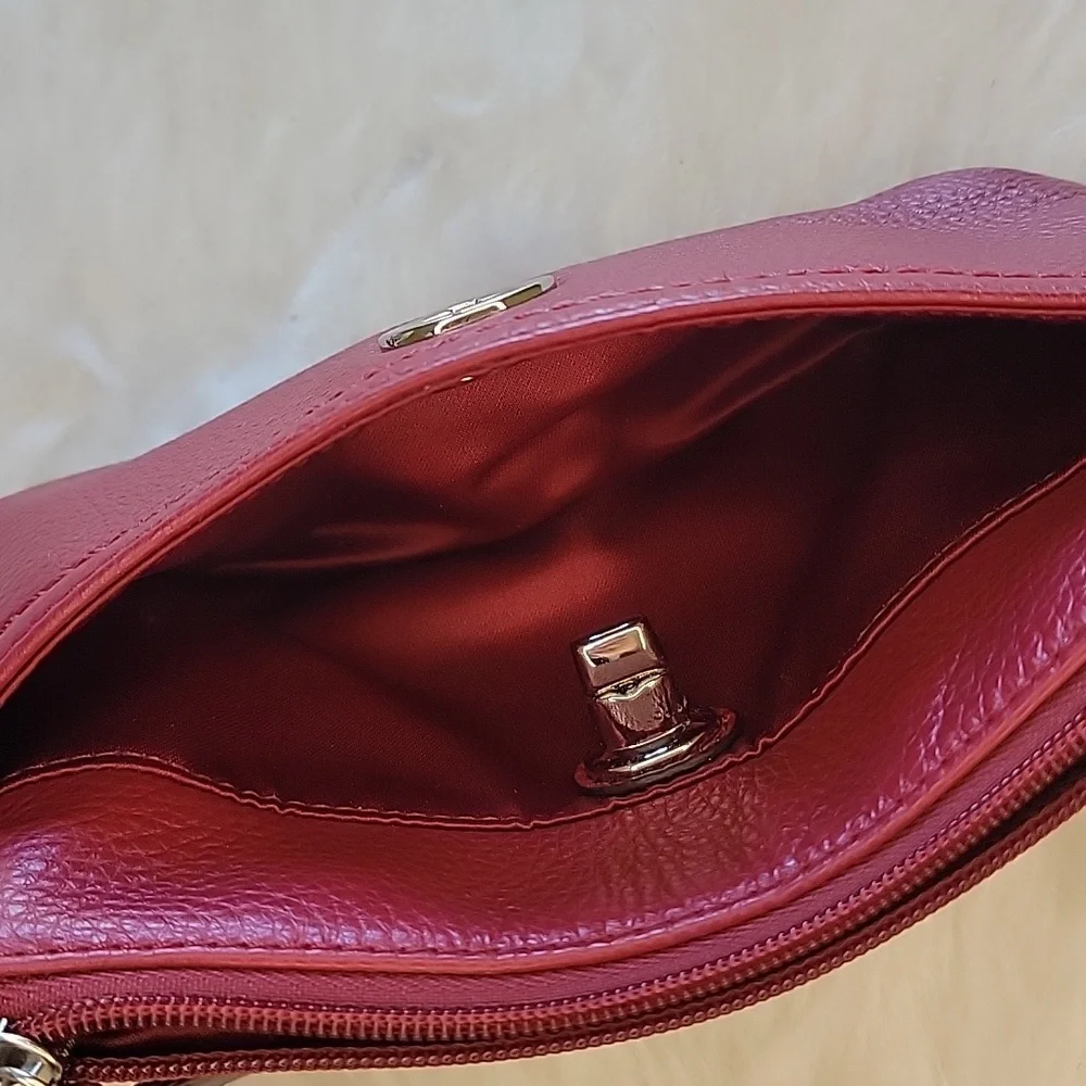 COACH Red Pebbled Leather Small Zippered Turn Lock‎ Preppy Wristlet Wallet Bag